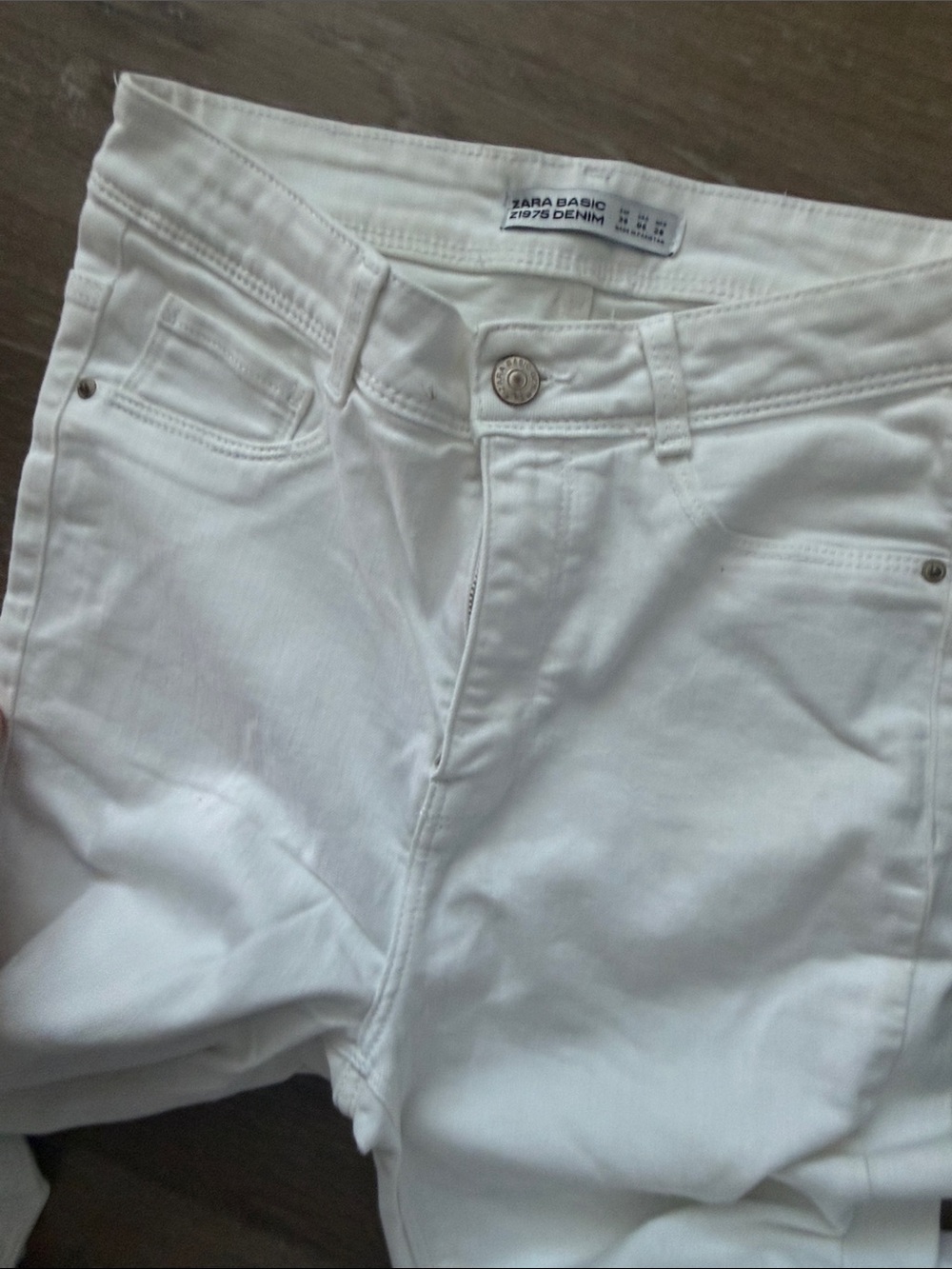 Zara White Skinny Jeans with Knee Rips - Picture 6 of 7